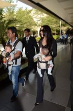 Celina Jaitley snapped with her twins at airport in Mumbai on 18th Oct 2012 (30).JPG